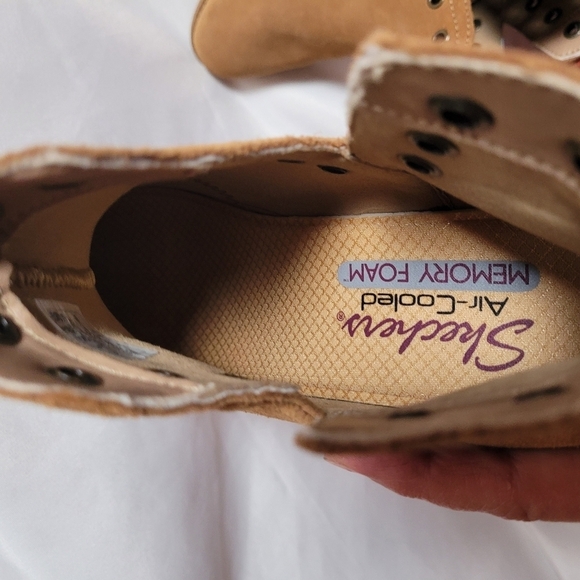 Skechers NWOT Women's Lasso Tan Booties Leather Size 9 Memory Foam Insole - Picture 6 of 11